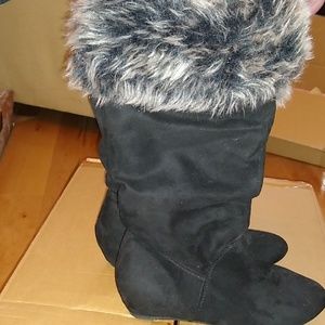 "Report" Suede boots with fur trim. Size 8